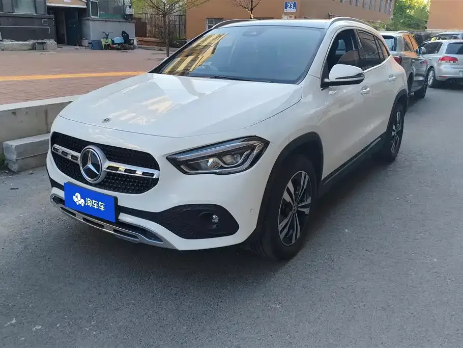 Mercedes-Benz GLA — фото 1