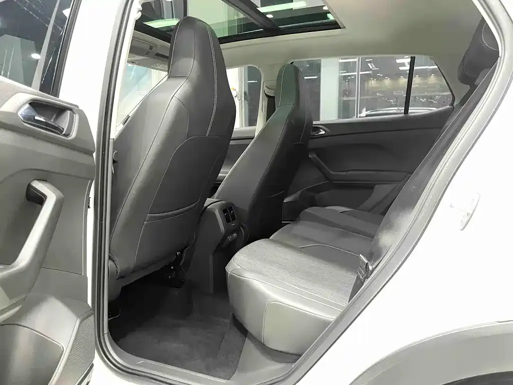 Volkswagen T-Cross — фото 10