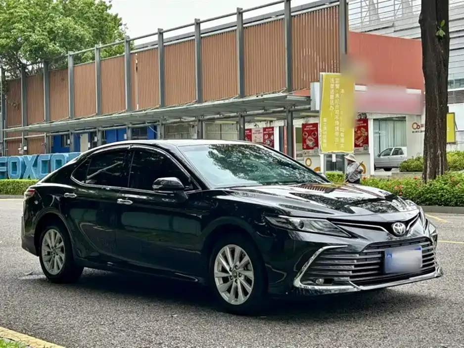 Toyota Camry — фото 3