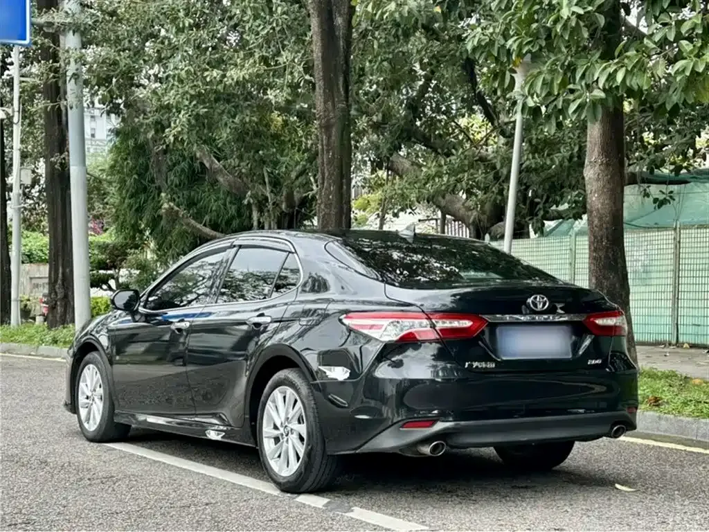 Toyota Camry — фото 10