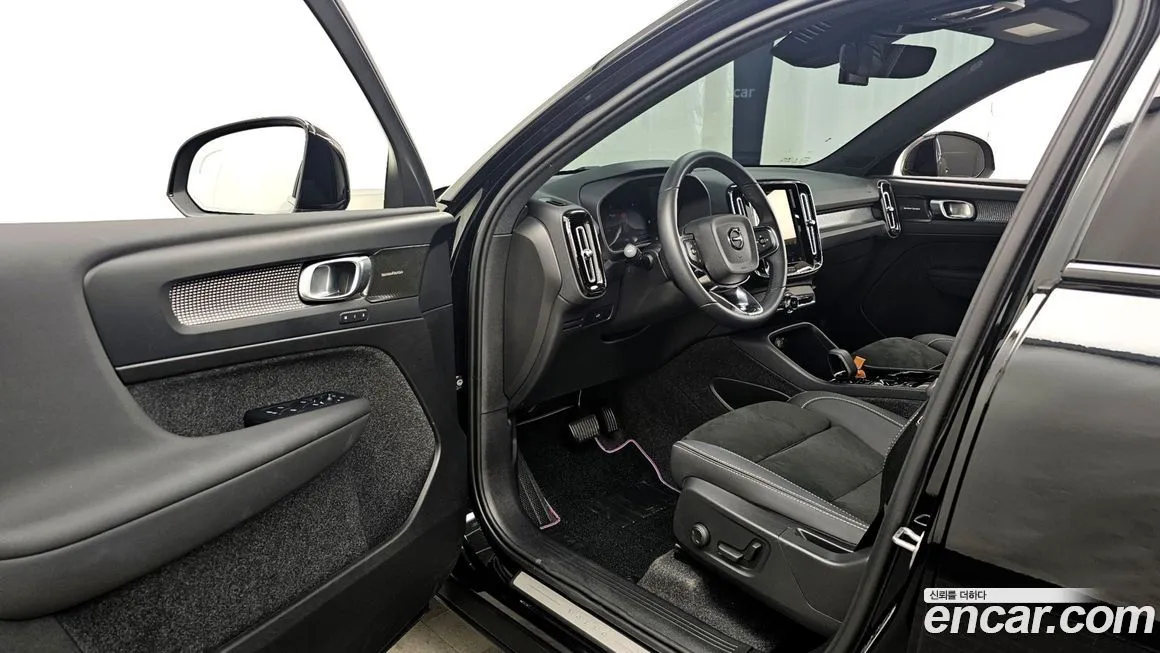 Volvo XC40 2025 из KR, фото 8