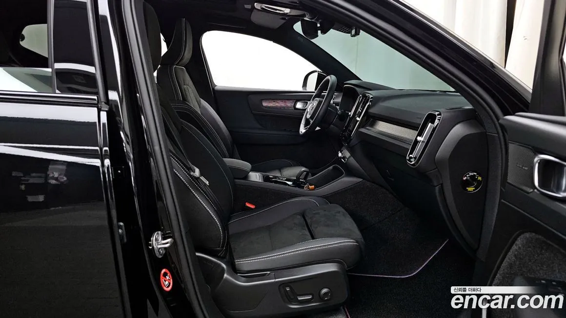 Volvo XC40 2025 из KR, фото 7