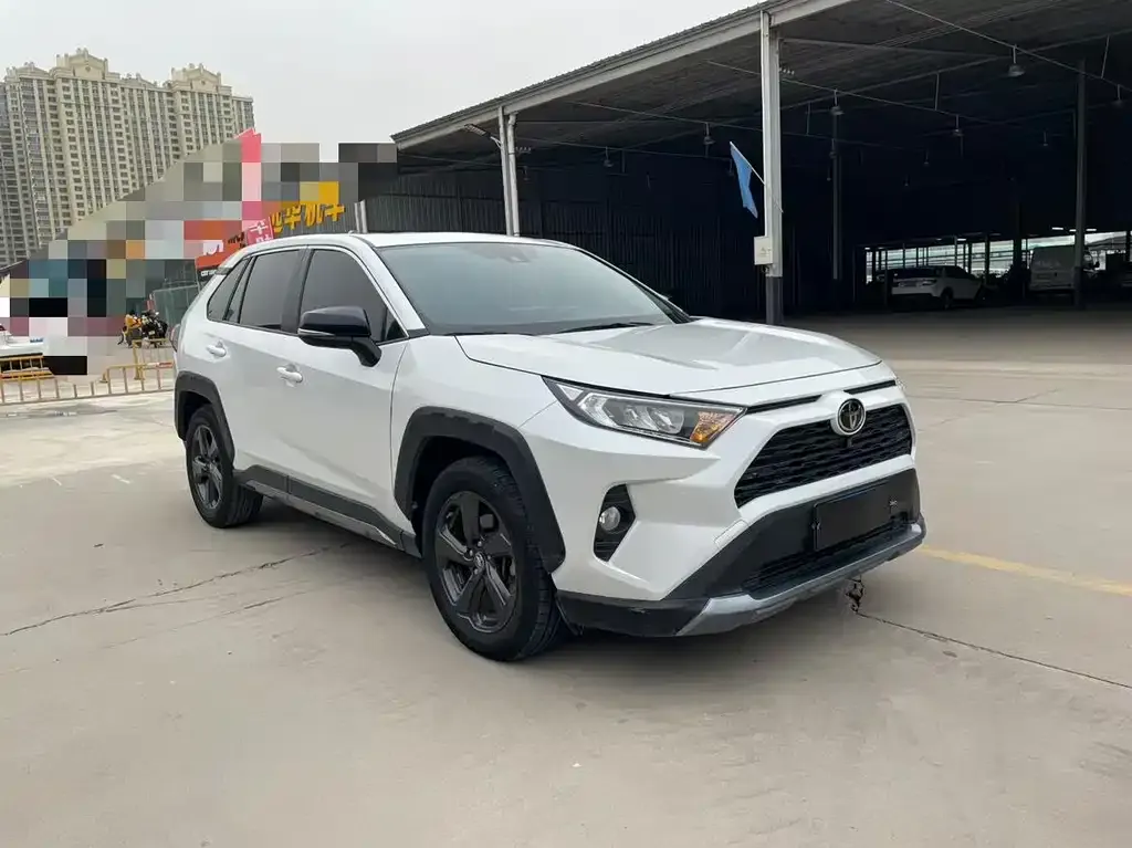 Toyota RAV4 — фото 9