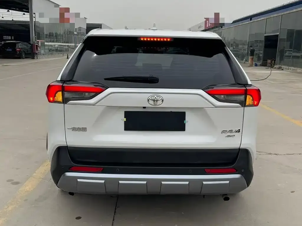 Toyota RAV4 — фото 2