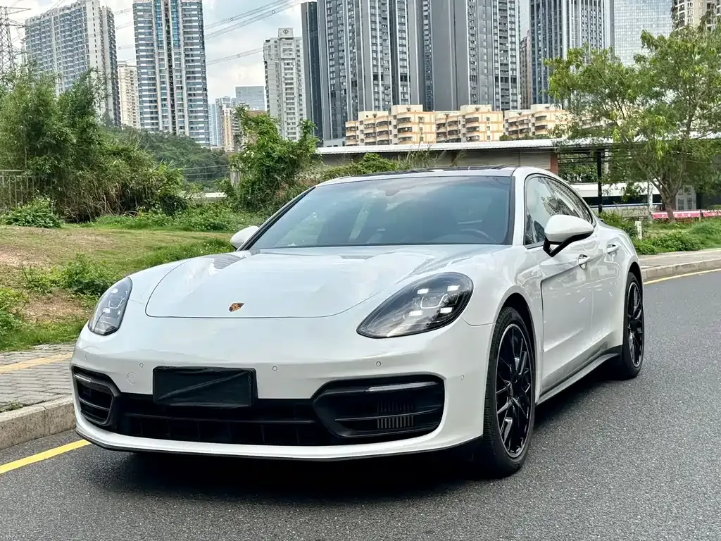 Porsche Panamera — фото 1