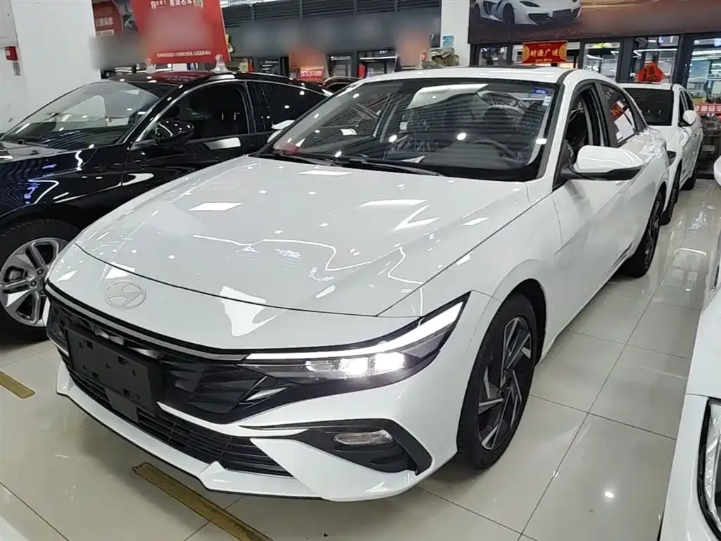 Hyundai Elantra — фото 10