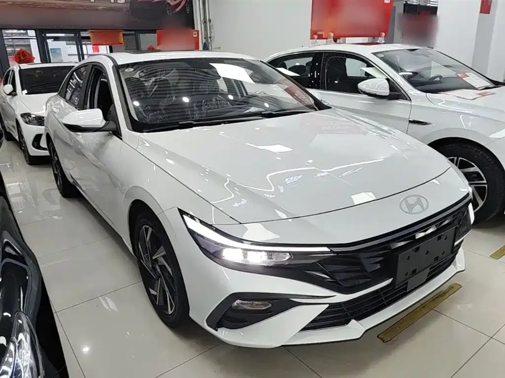 Hyundai Elantra — фото 4