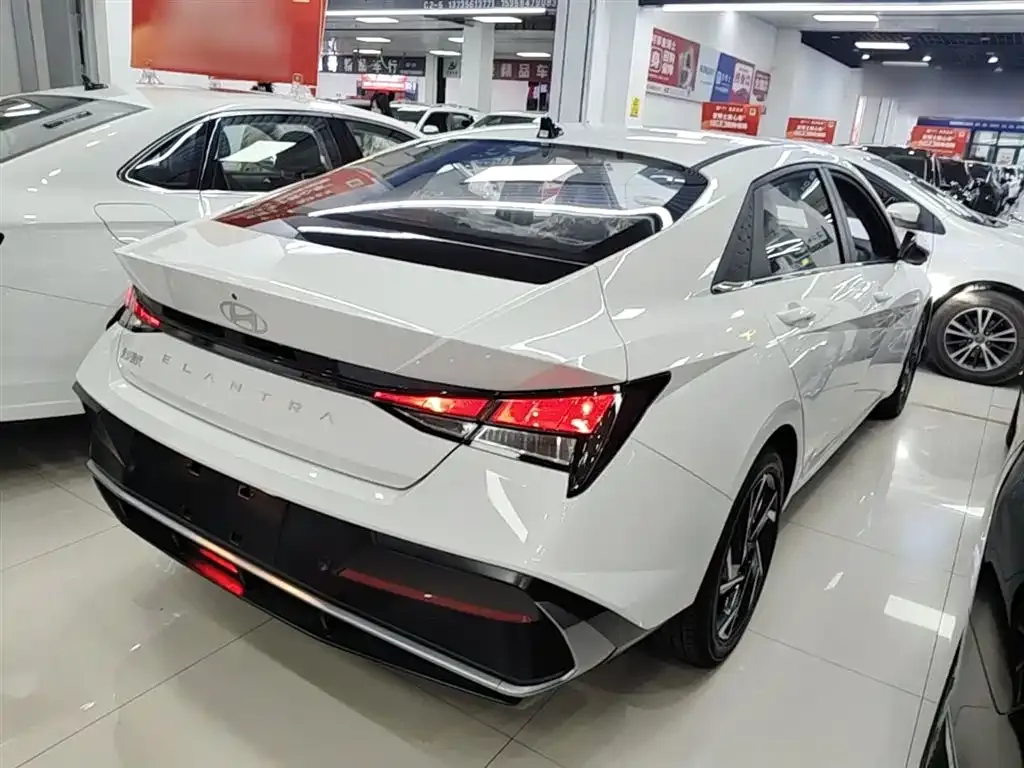 Hyundai Elantra — фото 5