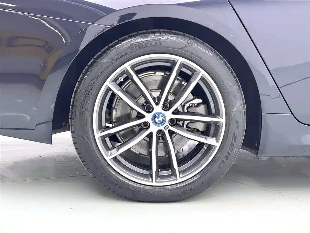 BMW 5 Series New Energy — фото 8