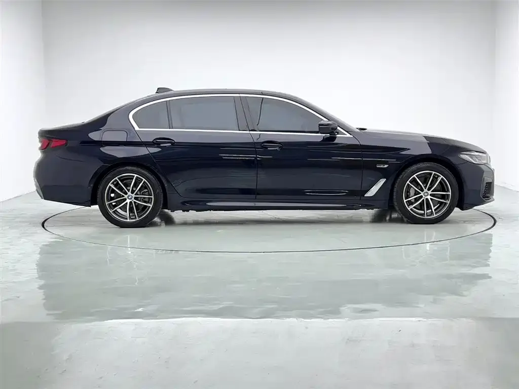 BMW 5 Series New Energy — фото 3
