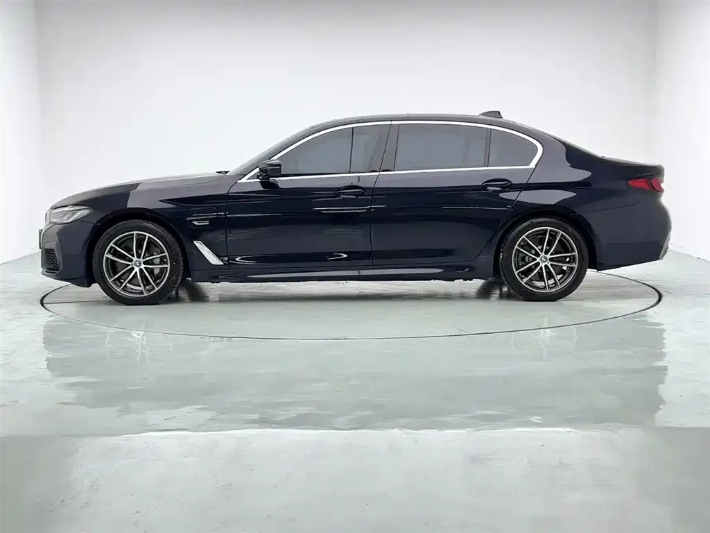 BMW 5 Series New Energy — фото 5