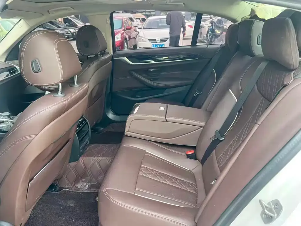 BMW 5 Series 2023 из CN, фото 2