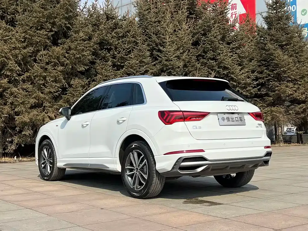 Audi Q3 — фото 10