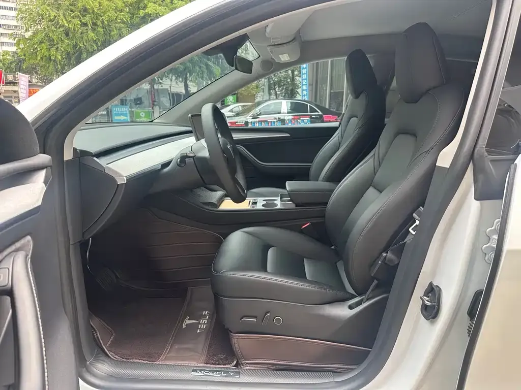 Tesla Model Y — фото 4