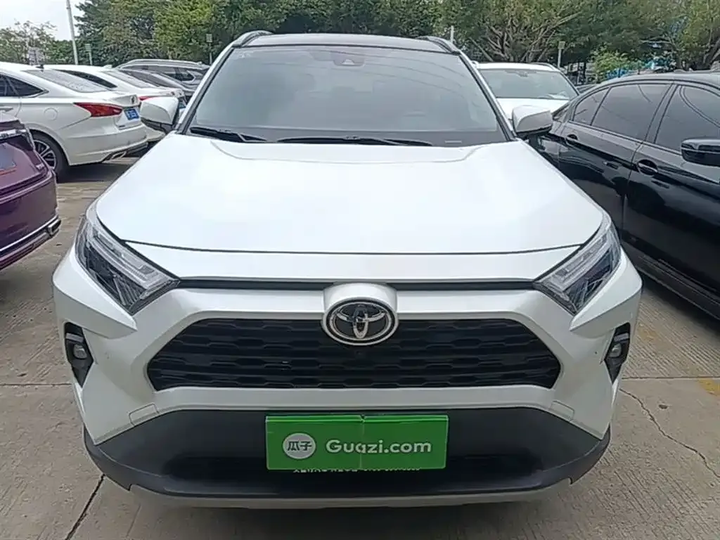 Toyota RAV4 — фото 4