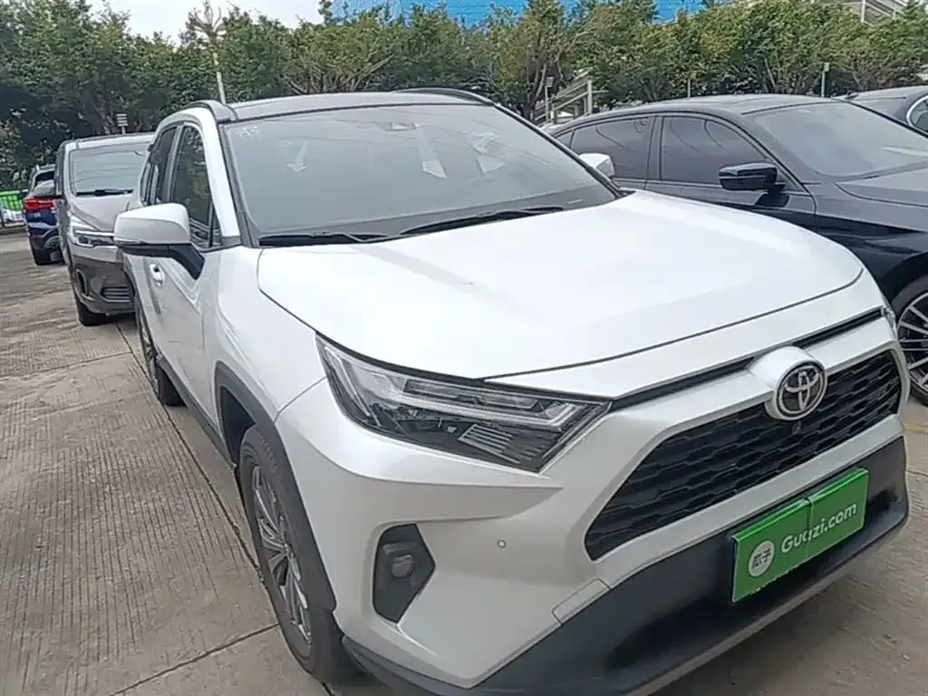 Toyota RAV4 — фото 7