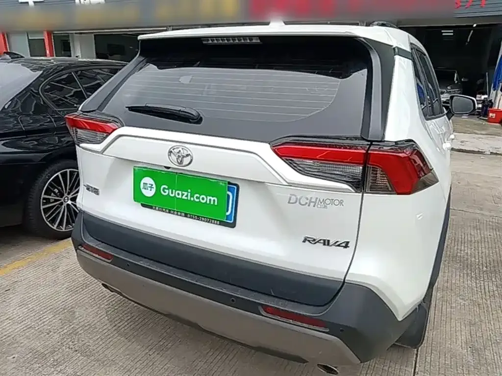 Toyota RAV4 — фото 10