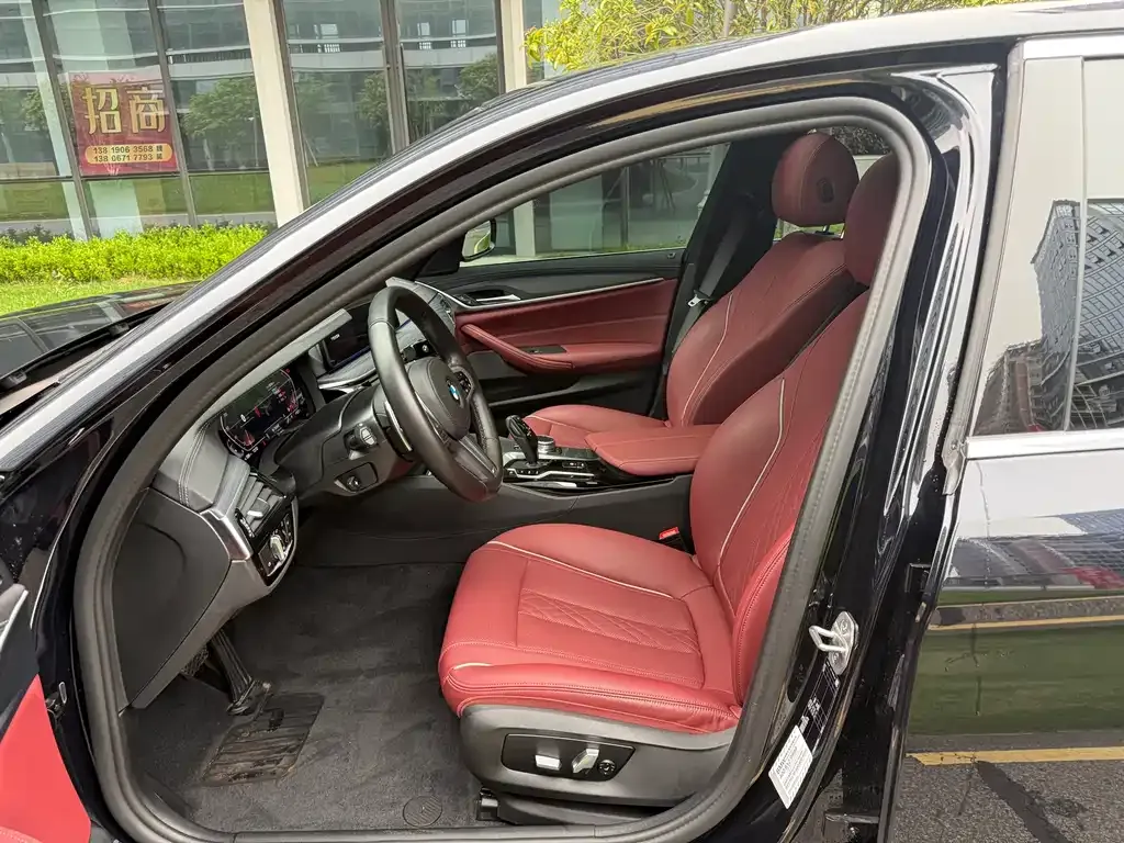 BMW 5 Series 2022 из CN, фото 9