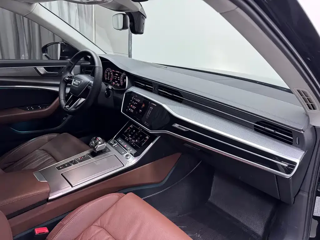 Audi A6L — фото 10
