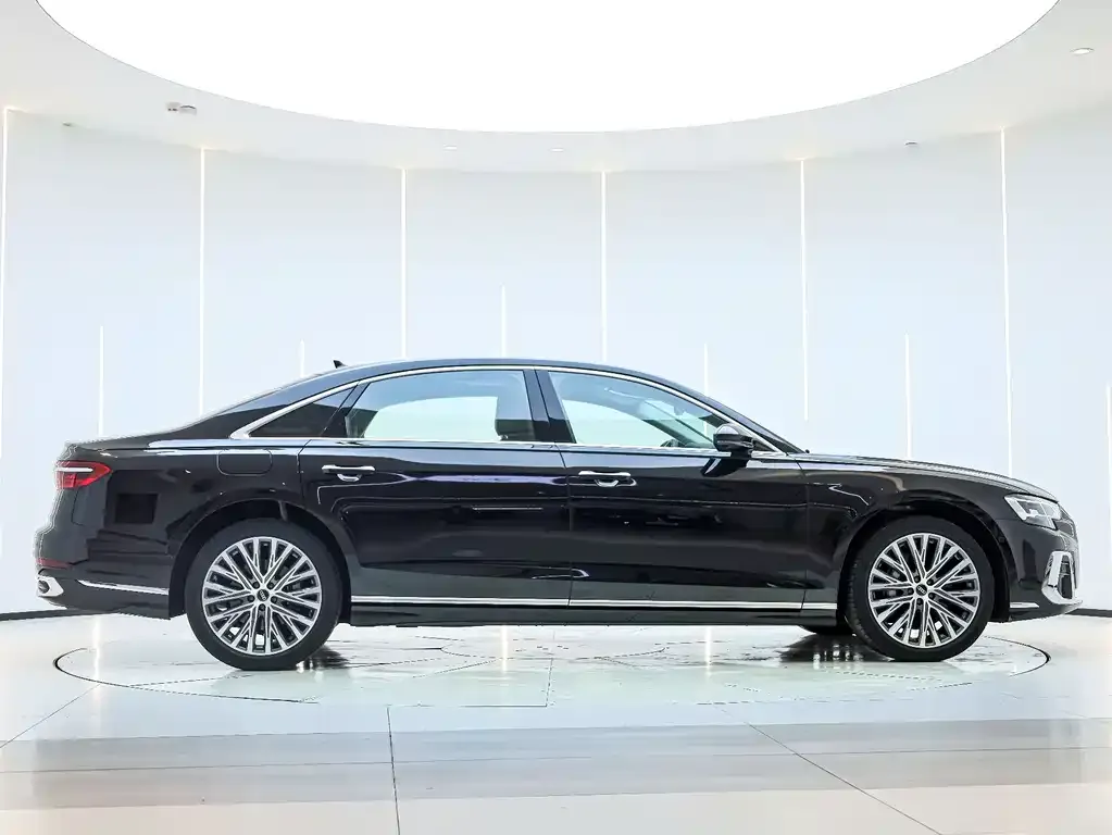Audi A8 — фото 5