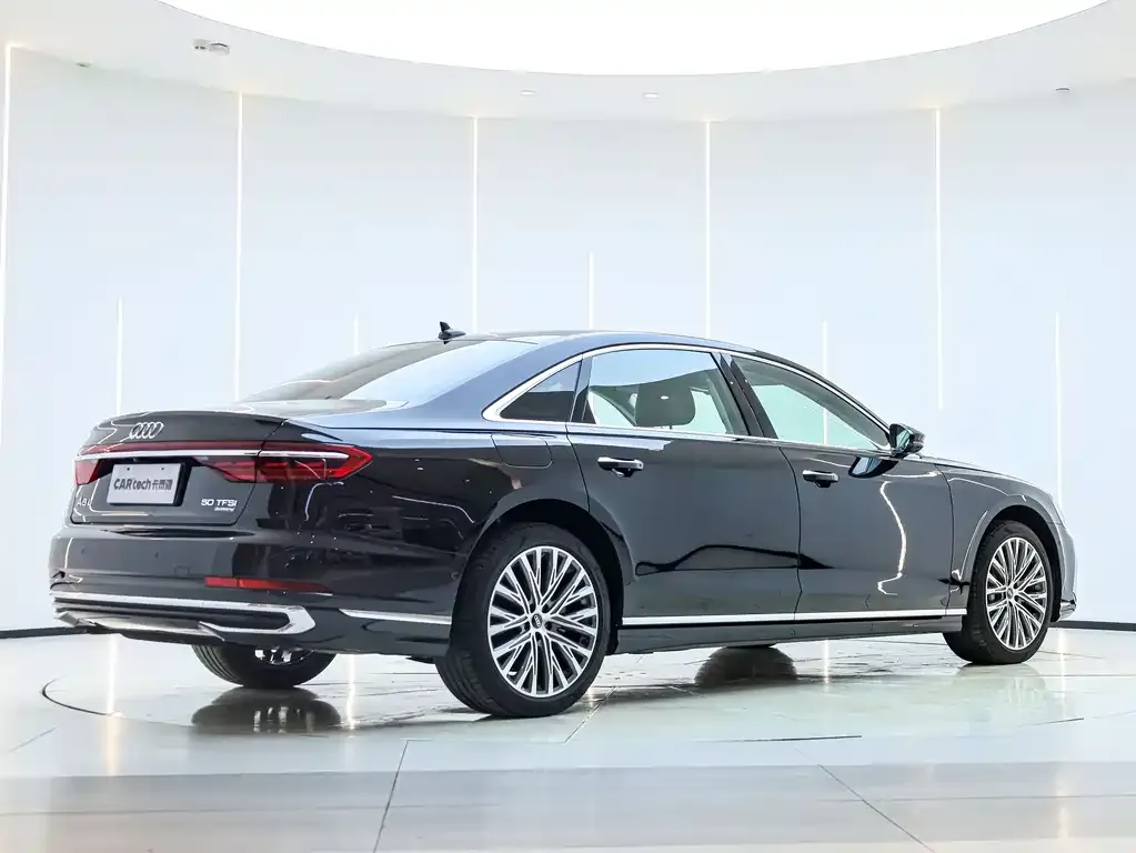 Audi A8 — фото 3