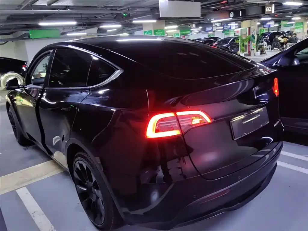 Tesla Model Y — фото 7