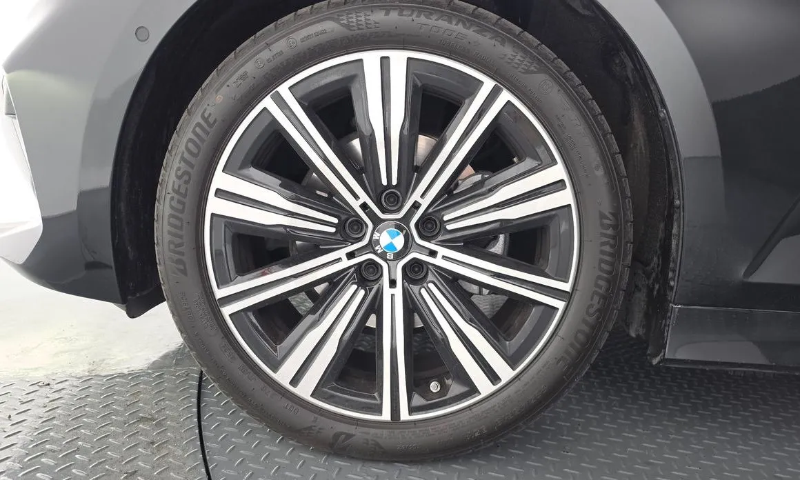 BMW 3-Series 2025 из KR, фото 9