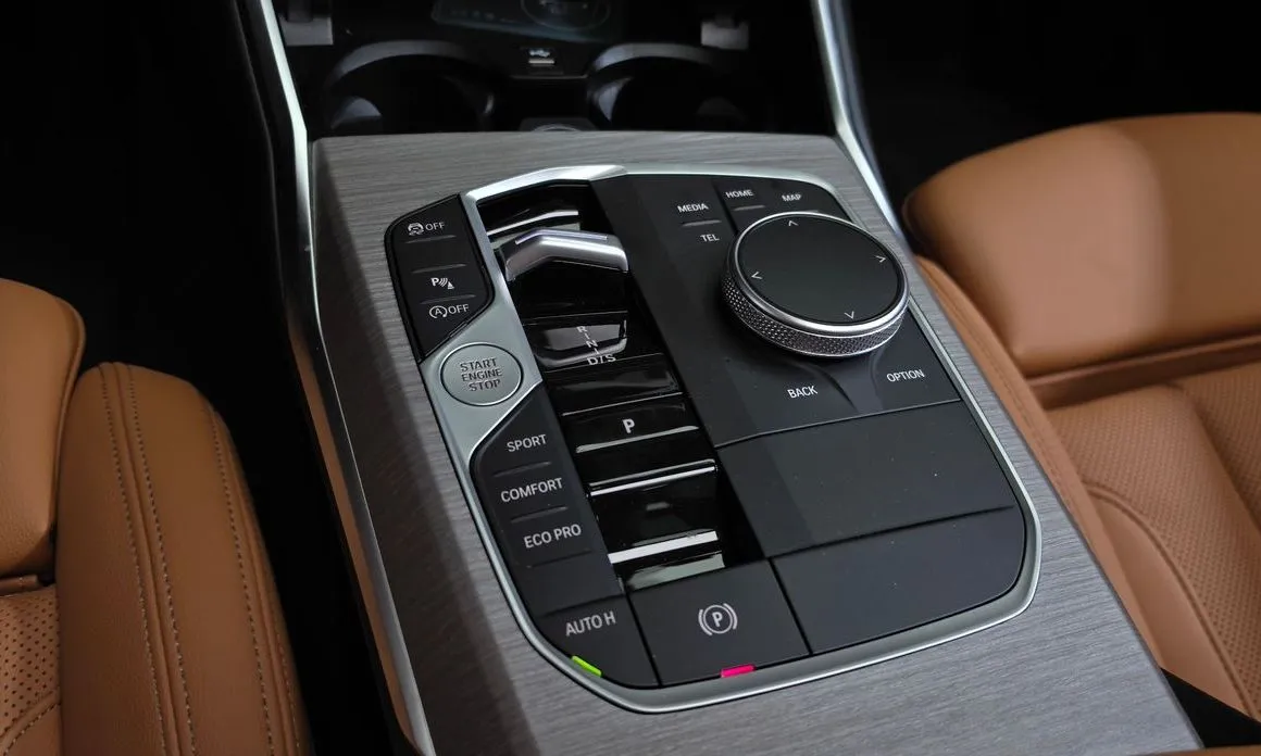 BMW 3-Series 2025 из KR, фото 3