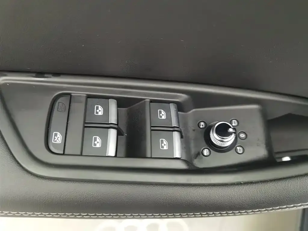 Audi A4L 2023 из CN, фото 7
