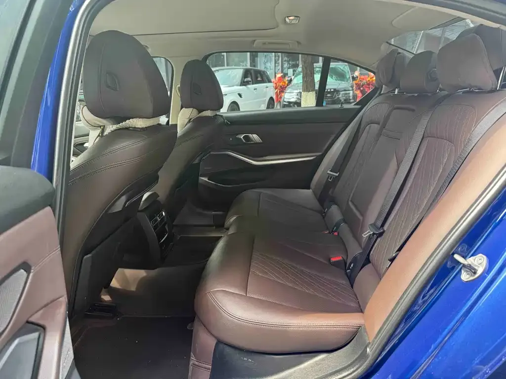 BMW 3 Series 2022 из CN, фото 2