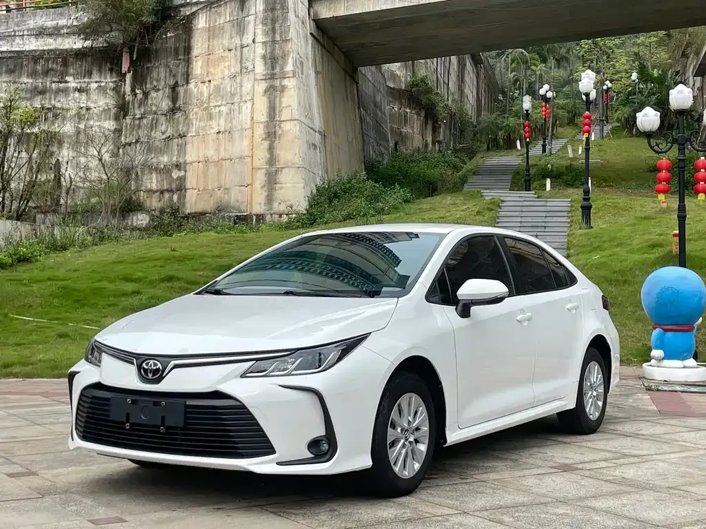 Toyota Corolla — фото 1