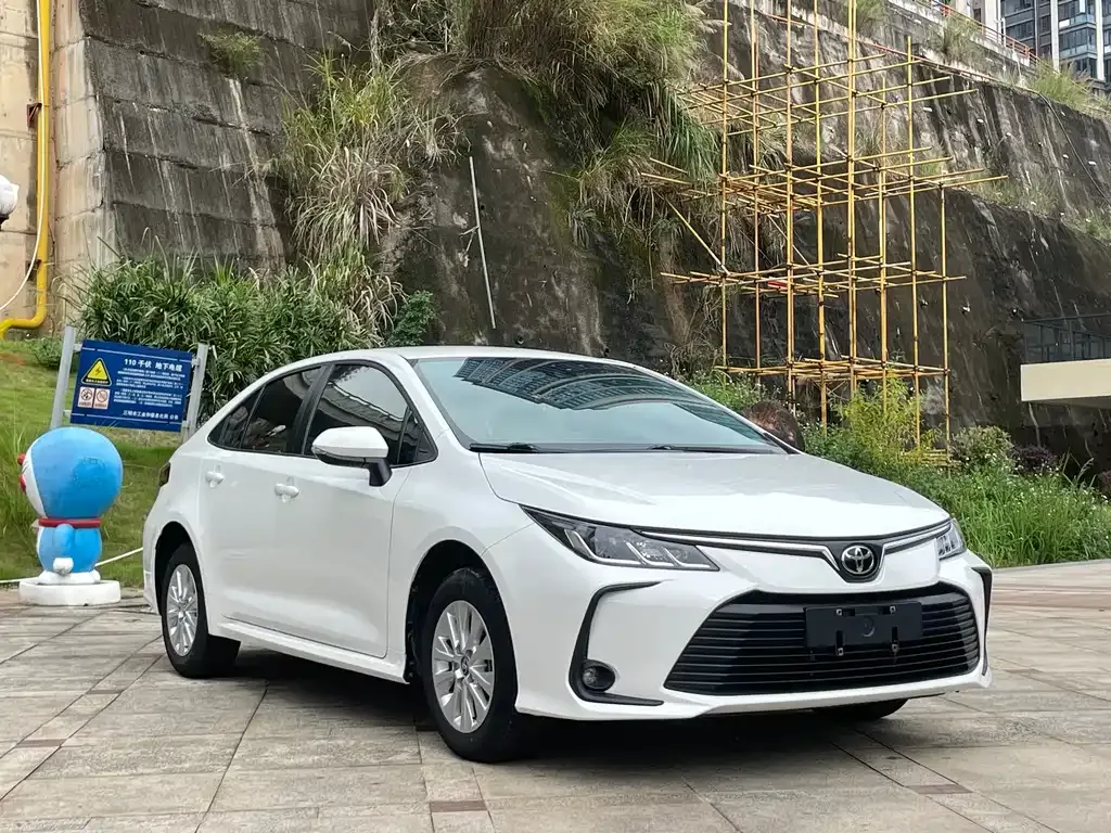 Toyota Corolla — фото 9