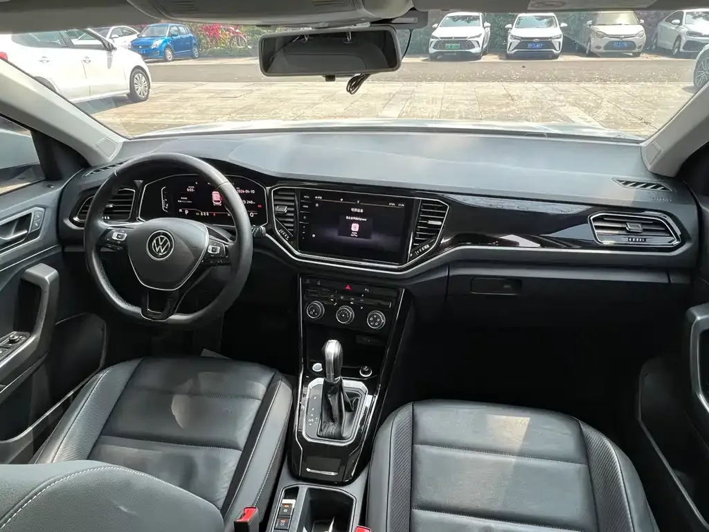 Volkswagen T-Roc 2023 из CN, фото 2