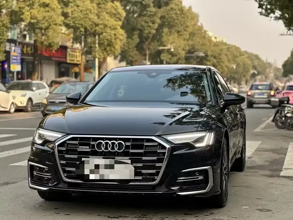 Audi A6L — фото 1