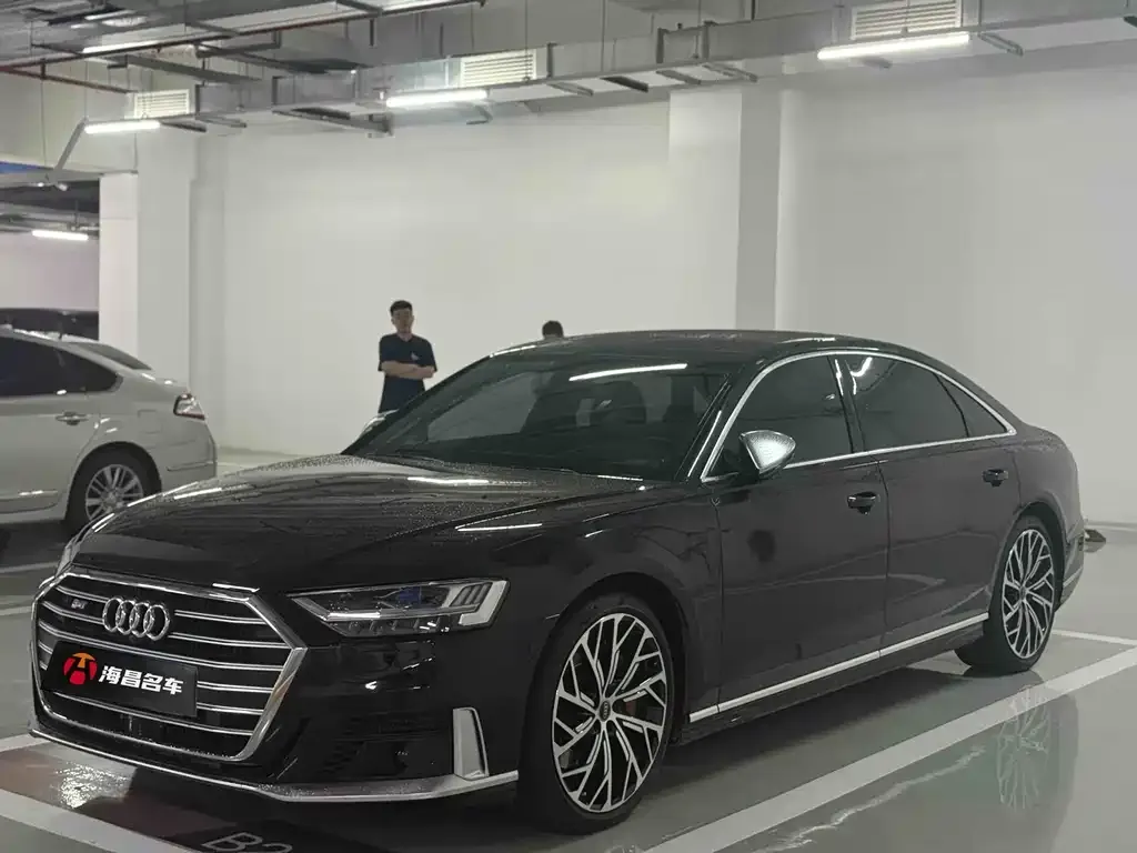 Audi S8