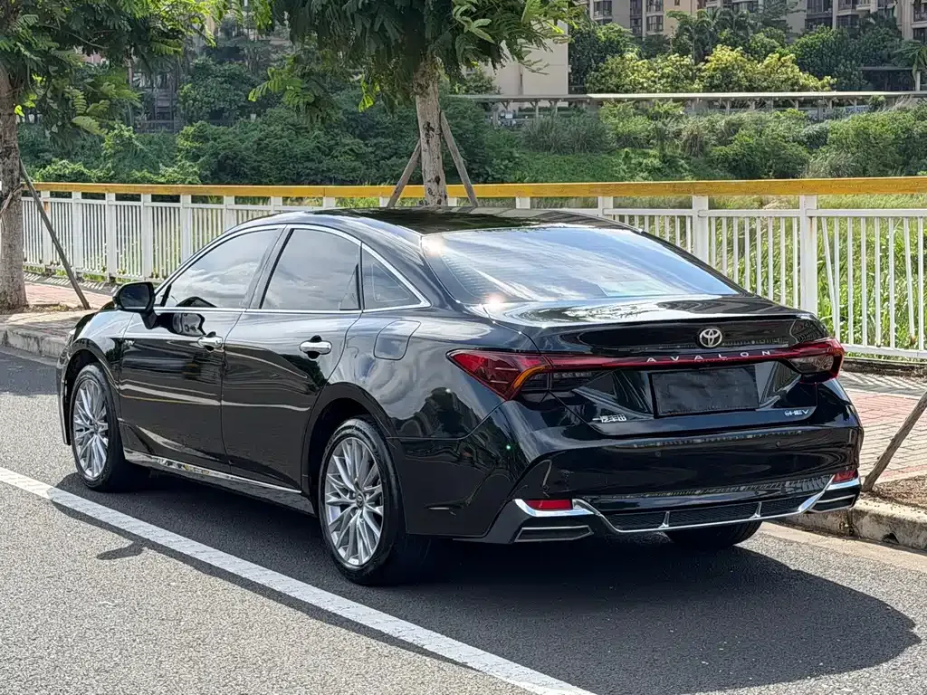 Toyota Avalon — фото 4