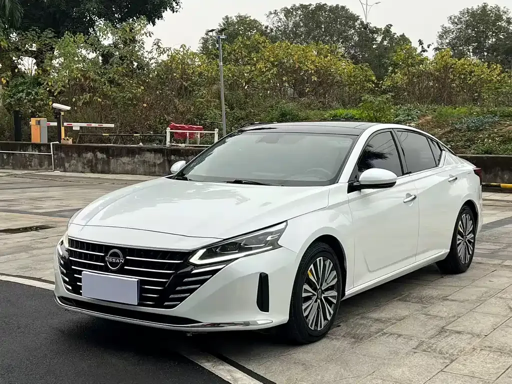 Nissan Teana — фото 1