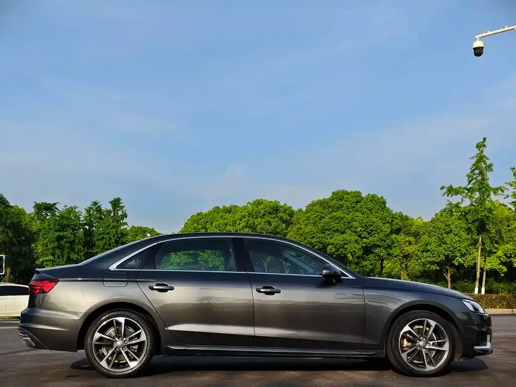 Audi A4L — фото 5