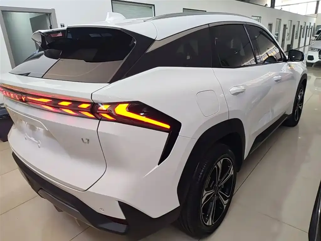 Geely Galaxy L7 — фото 10