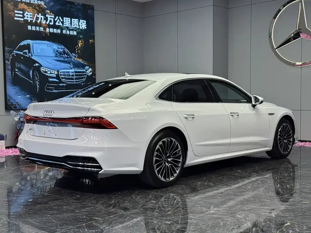 Audi A7L — фото 8