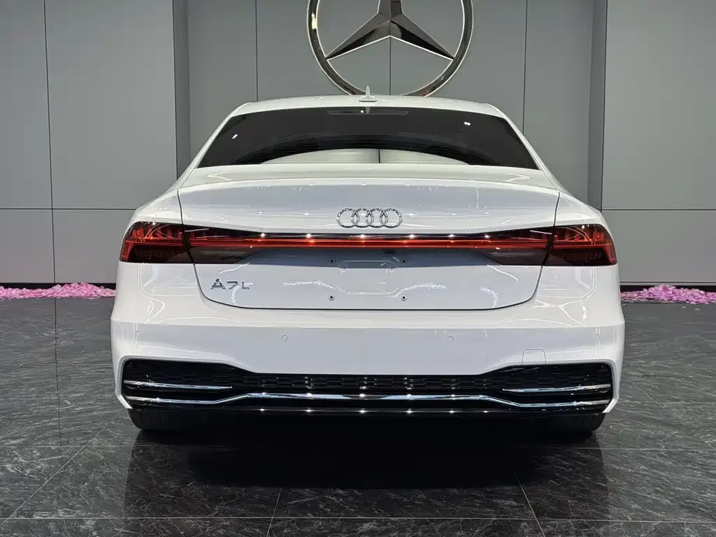 Audi A7L — фото 6