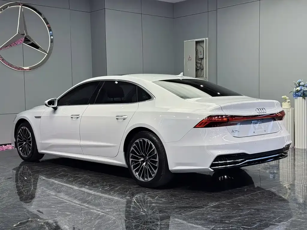 Audi A7L — фото 7