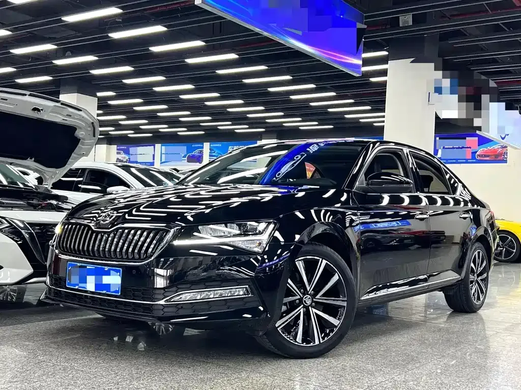 Skoda Superb — фото 1