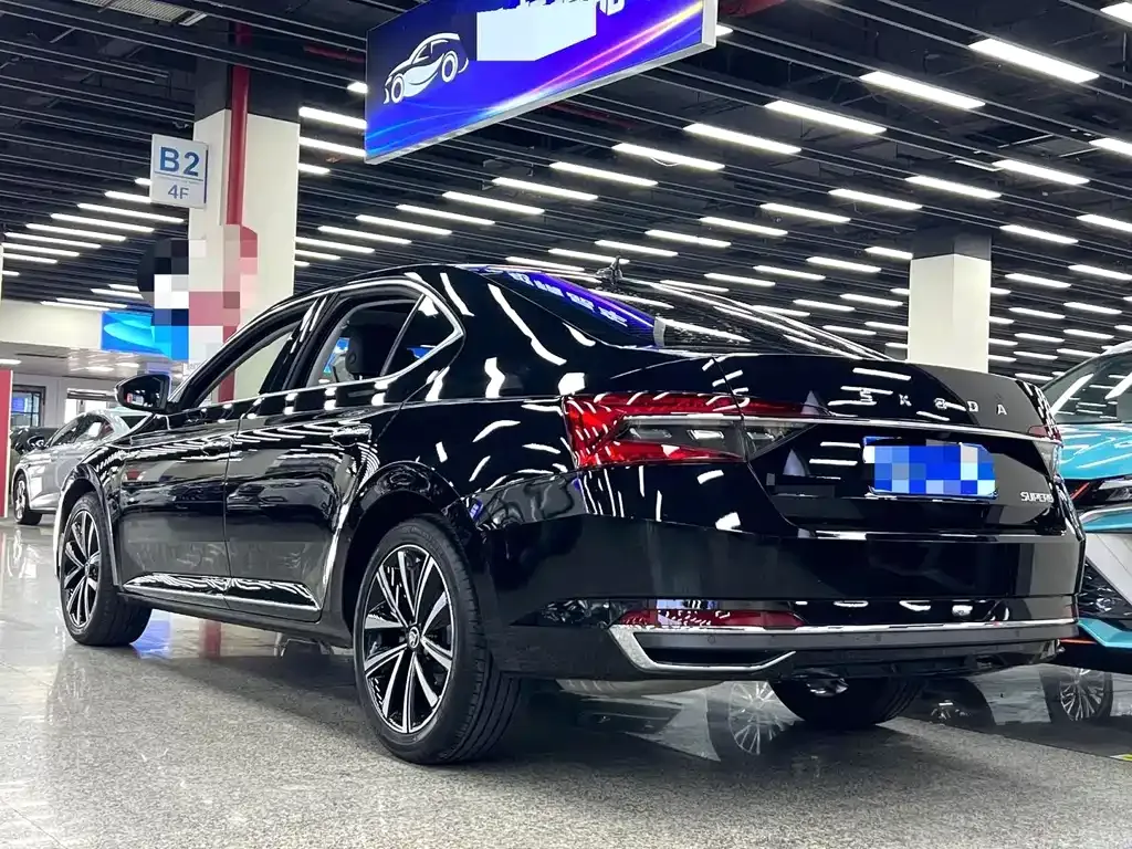 Skoda Superb — фото 8
