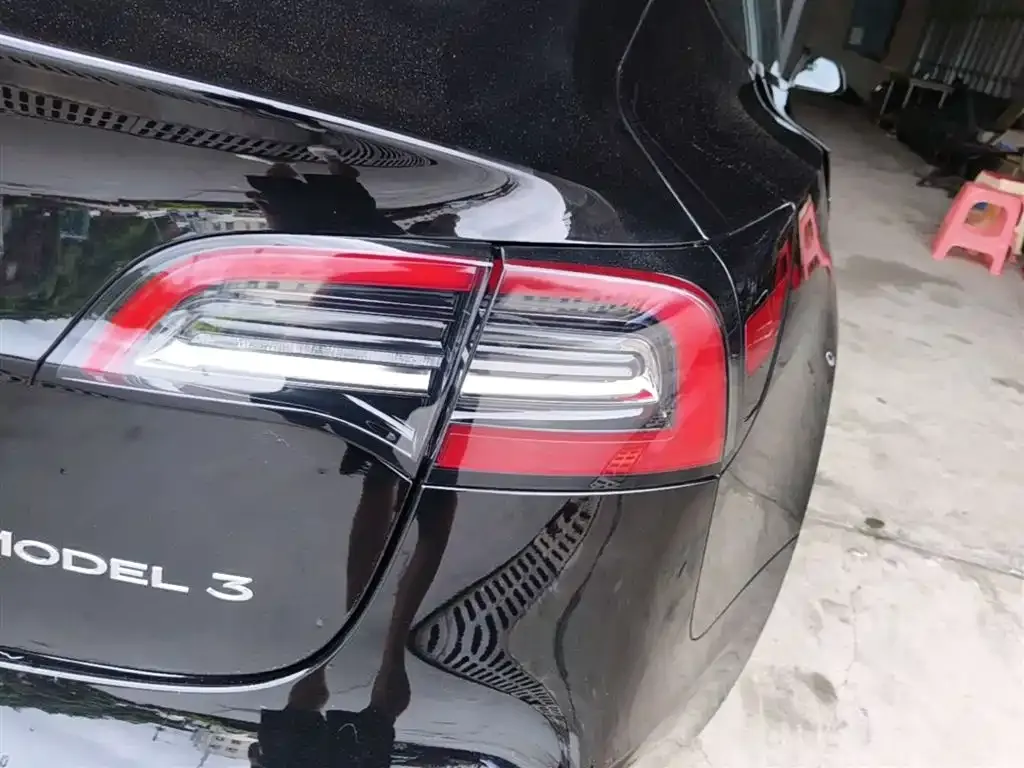 Tesla Model 3 — фото 9