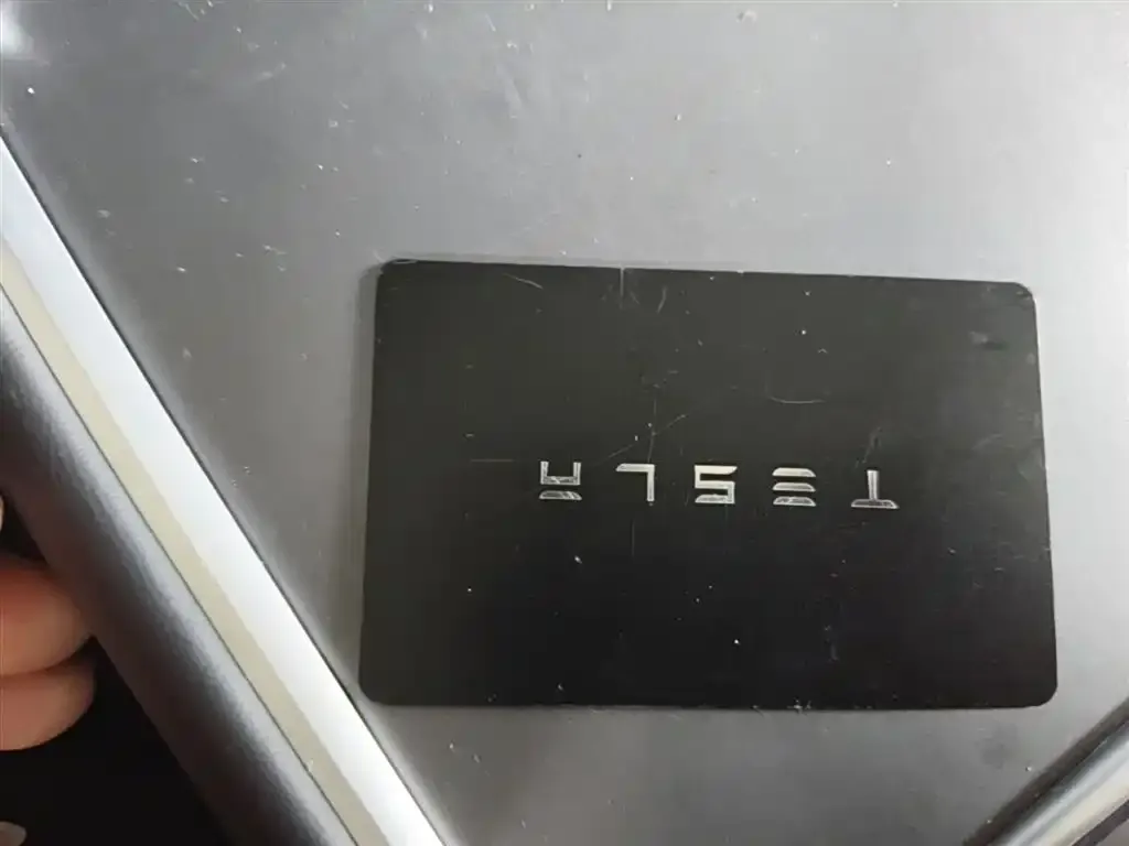 Tesla Model 3 — фото 2