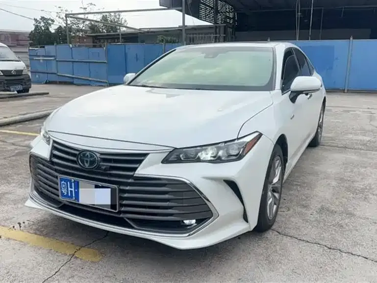 Toyota Avalon — фото 1