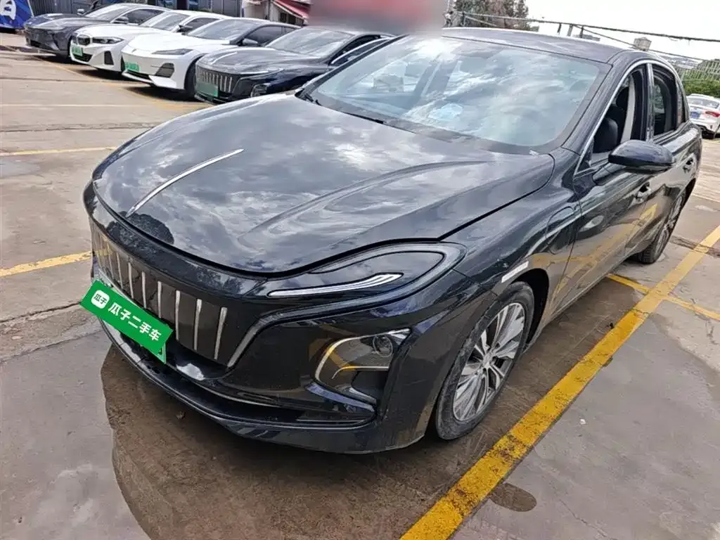 Hongqi E-QM5 — фото 1