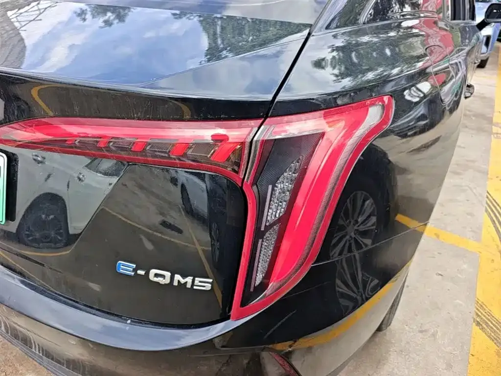 Hongqi E-QM5 — фото 3