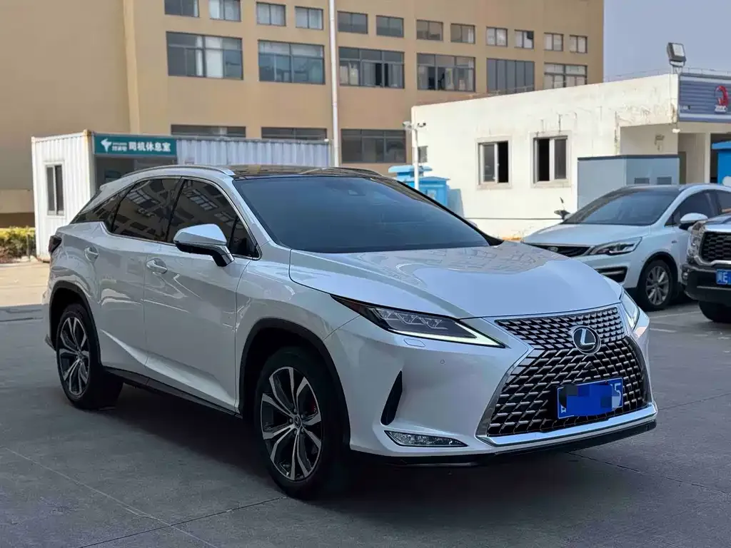 Lexus RX — фото 1